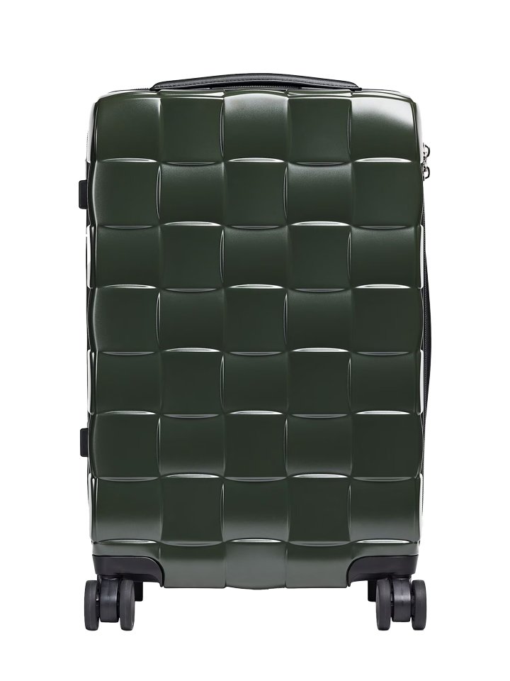 720x960_BottegaVeneta_GiftsfortheGrads2025_unnamed-19
