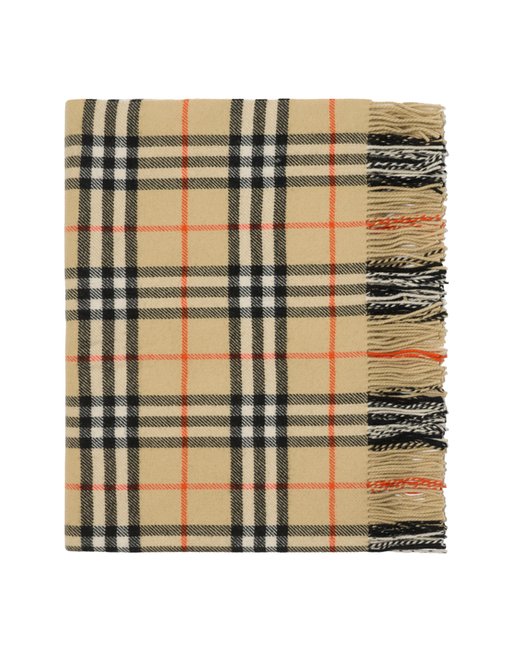 720x960_Burberry_GiftsfortheHost2025_unnamed-1