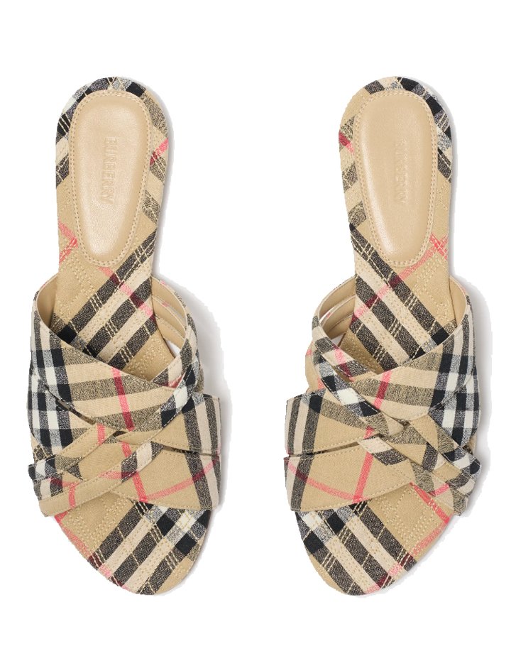 720x960_Burberry_SlideintoSummer_unnamed-6