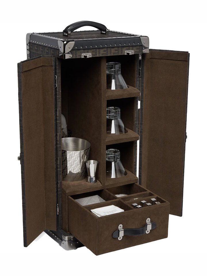 720x960_Fendi_GiftsfortheHost2025_unnamed-16