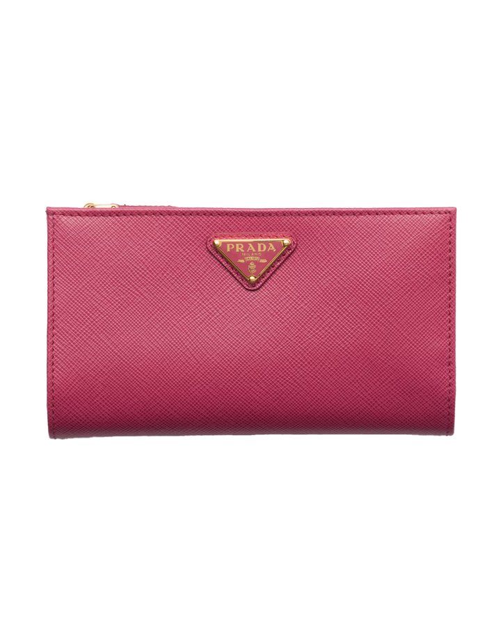 720x960_Prada_GiftsfortheGrads2025_unnamed-3
