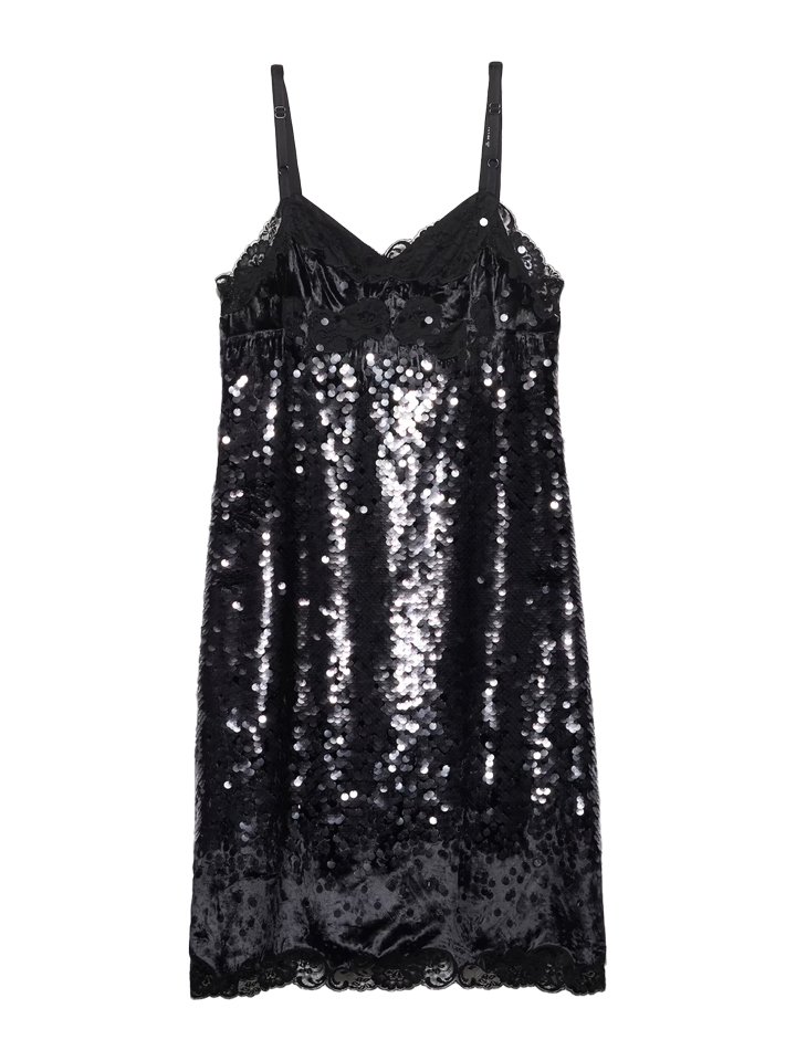 720x960_Prada_HolidayStyle2025_image---2025-12-01T200618.220