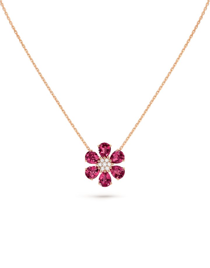 720x960_VanCleefArpels_AugustAttire_unnamed-11