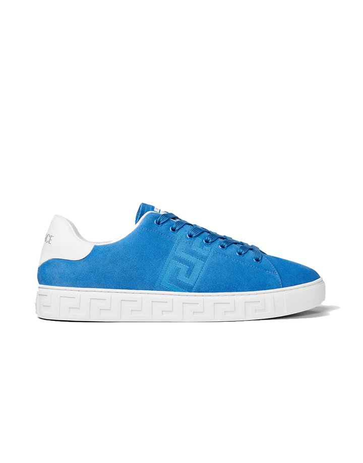 720x960_Versace_GiftsfortheGrads2025_unnamed-21