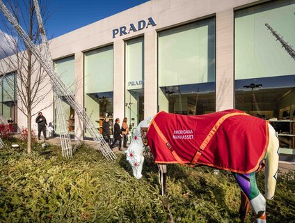 AM_Prada_Exterior_Horse_2024PB30_9214