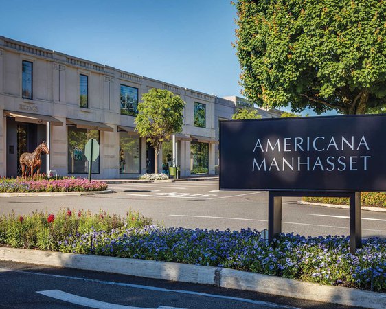 Americana Manhasset - Shopping Mall in Manhasset