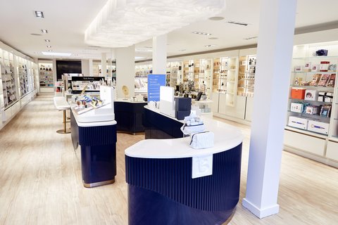 Bluemercury Media Assets_New Canaan Center Bar (1)