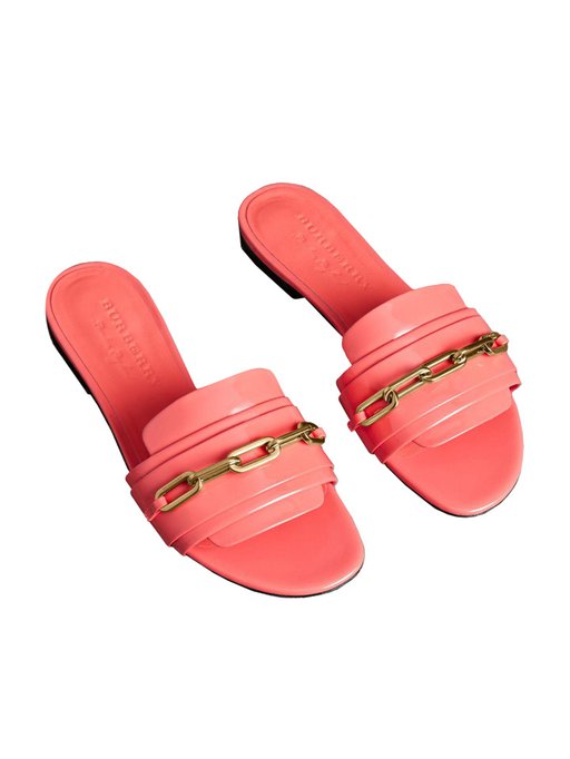 TrendingNow_SummerSlides_Burberry_2018