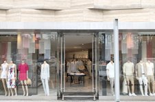 ClubMonaco_thumbnail_300x150_Store-Front_1-(1)