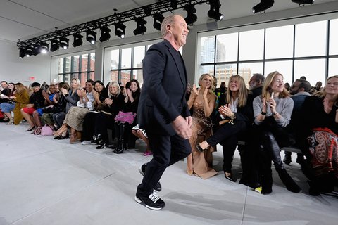February-17th,-2016--Michael-Kors-takes-his-runway-bow-after-his-Fall-2016-show--copy_Image1-listview.jpg