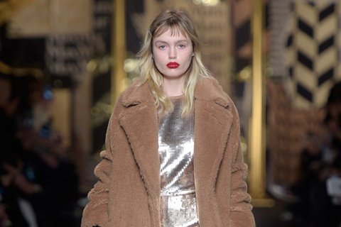 February-29th,-2016--Max-Mara-Fall-2016---Runway--copy_Image1-listview.jpg
