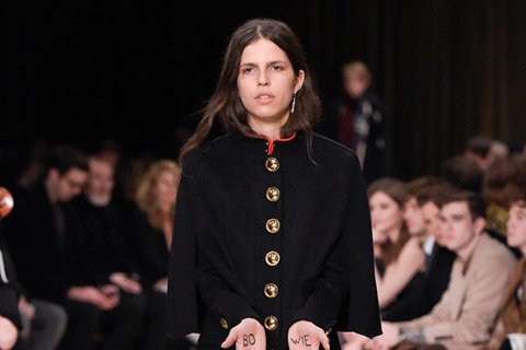 January-12th-2016--Burberry-Mens-Fall-2016---Runway--copy_Image1-listview.jpg