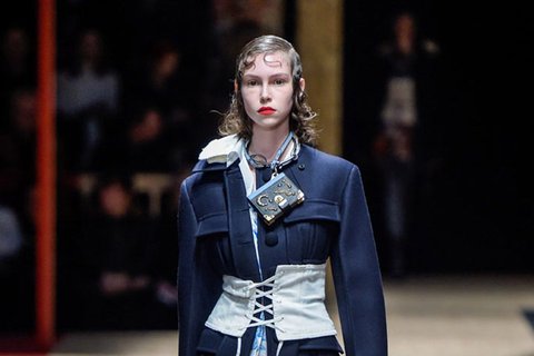 March-1st,-2016--Prada-Fall-2016---Runway--copy_Image1-listview.jpg