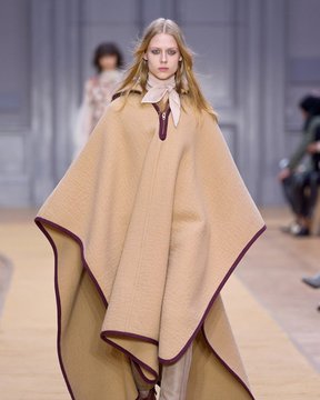 March-6th,-2016--Chloé-Fall-2016---Runway--copy_Image1-listview.jpg