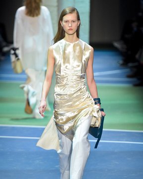 March-7th,-2016--Céline-Fall-2016---Runway--copy_Image1-listview.jpg