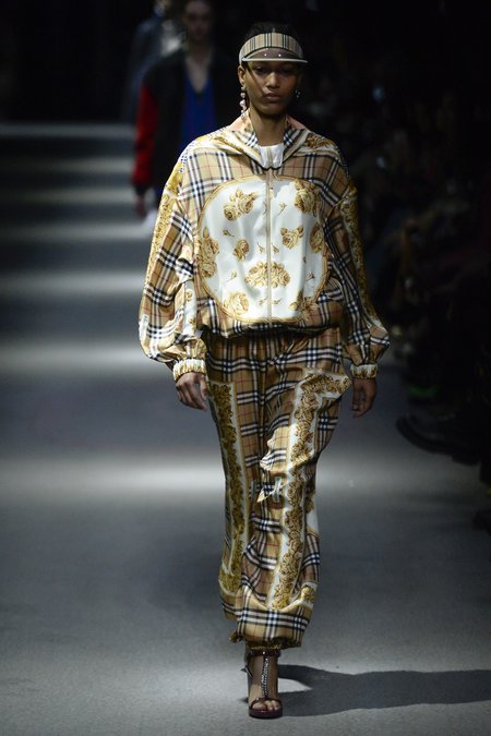 Burberry Spring 2018 - Runway Review | Americana Manhasset