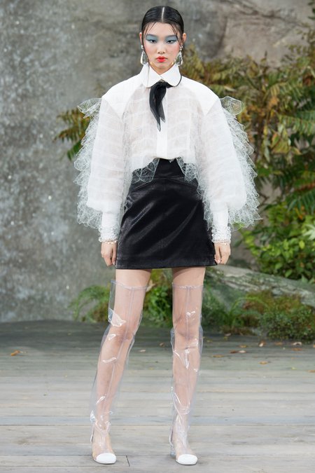 Chanel's PFW Look Featured the Late Karl Lagerfeld's Favorite Hair  Accessories