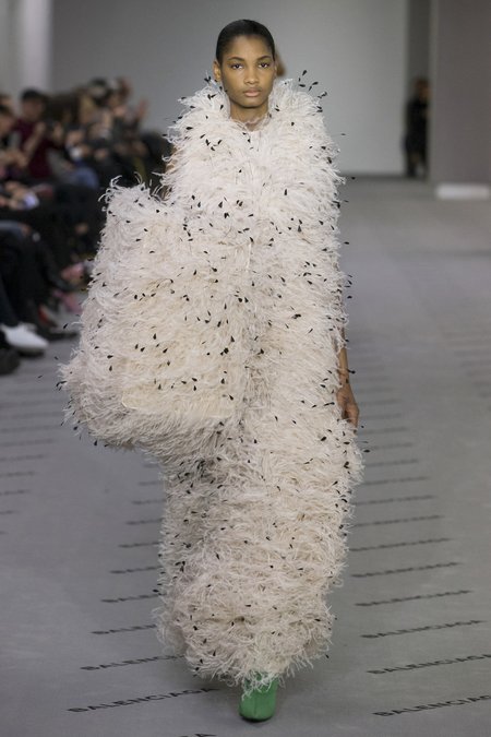 Balenciaga Runway 2024 www.alhudapk