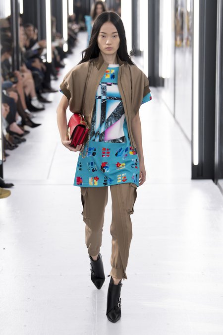 Louis Vuitton Spring 2019 Ready-to-Wear Fashion Show Collection: See the  complete Louis Vuitton Spring 2019 Ready-to-Wear col…