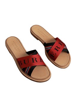 PersonalPicks_SlideintoSpring_Burberry_2018