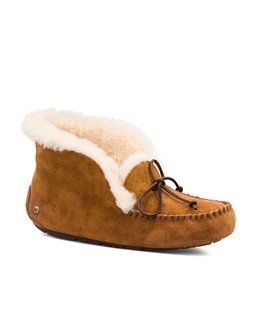 HolidayGiftsforHer_Sneakerology_2018